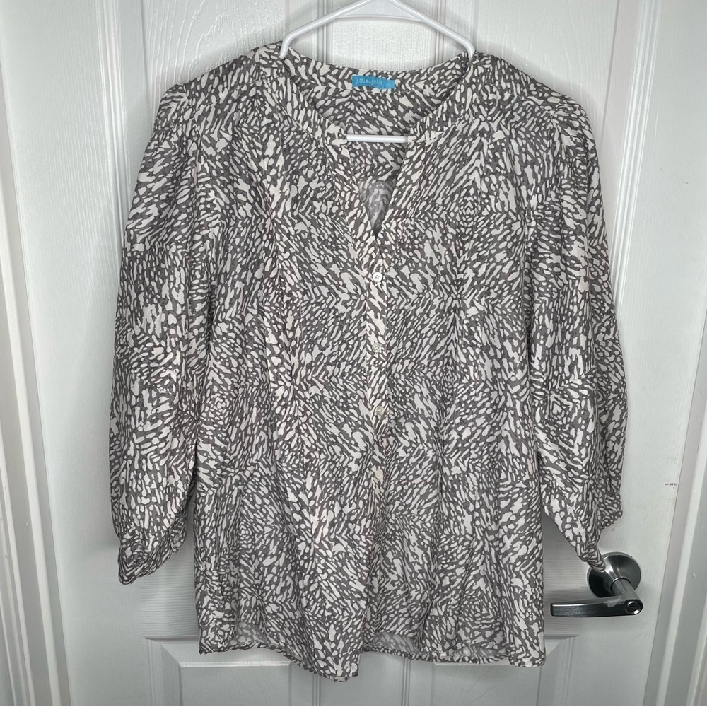 J. McLaughlin Silk Blend Animal Print Pleated Balloon Sleeve Blouse Gray/White L